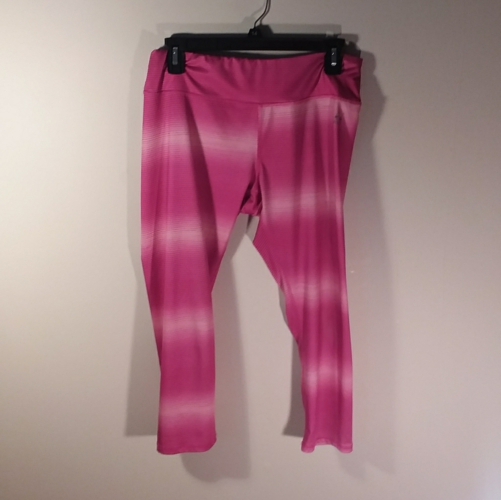 Y398. RBX. LARGE PINK CAPRI PANTS.